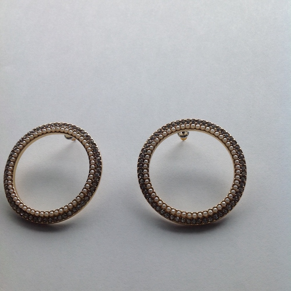 New round faux mini pearl earrings